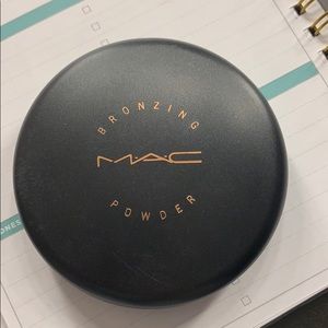 MAC Cosmetics bronzing powder shade refined golden